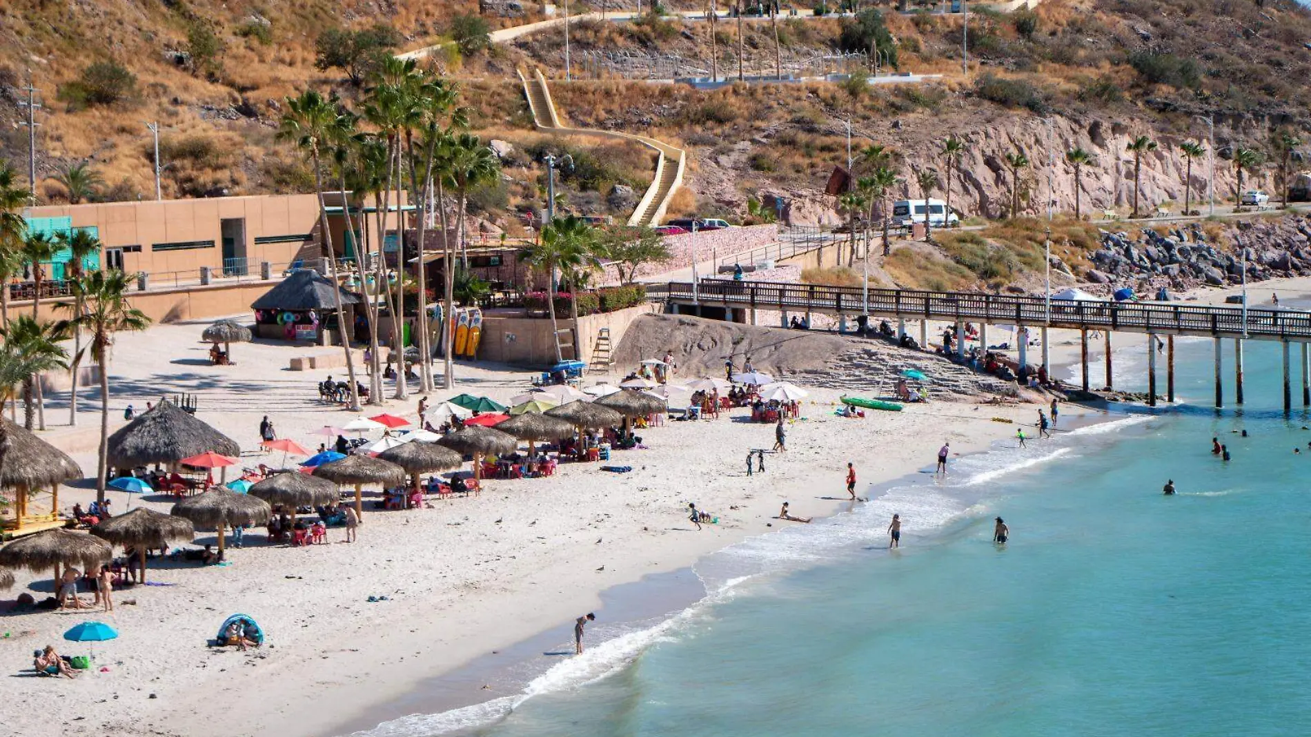 Playa coromuel en la paz turistas